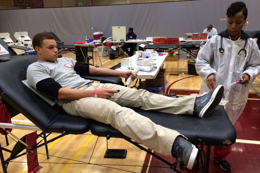 Volunteer donors give blood to Red Cross