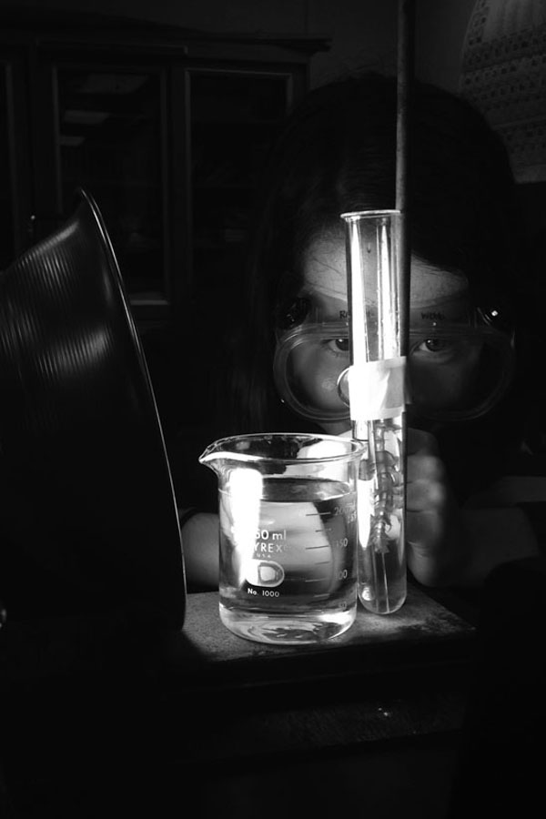 Shaina Lee (9) of Nancy Dinkins’ Biology class examines Elodea for evidence of photosynthesis. Many science students were disappointed upon learning of the propane issues resulting in fewer feasible labs this school year.