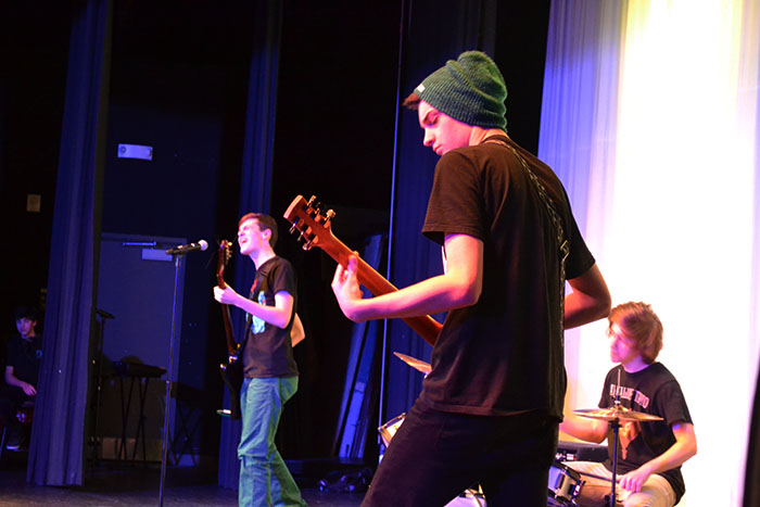 Variety Show lacks fun of Coffee House