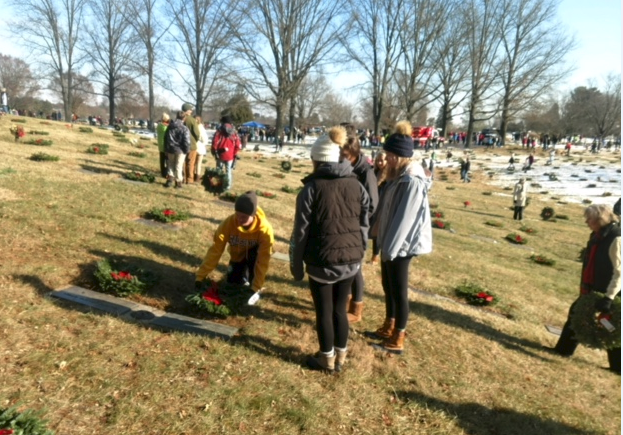 Students+are+taking+the+time+out+their+weekend+to+kindly+deliver+wreaths.+They+had+fun+giving+back+to+the+community.