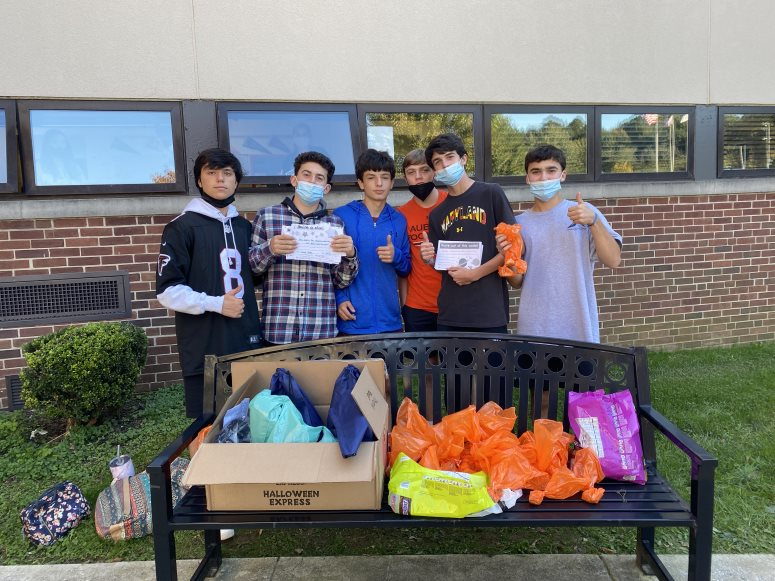 Evan Delibro (’24), Judd Steller (’24), Eddie Shamus (’24), Nick Westerburg (’24), Max Van Note (’24), and Jett Steller (’24) pose in front of several completed goodie bags. The group organized an assembly line style tactic for 45 minutes on Wednesday.