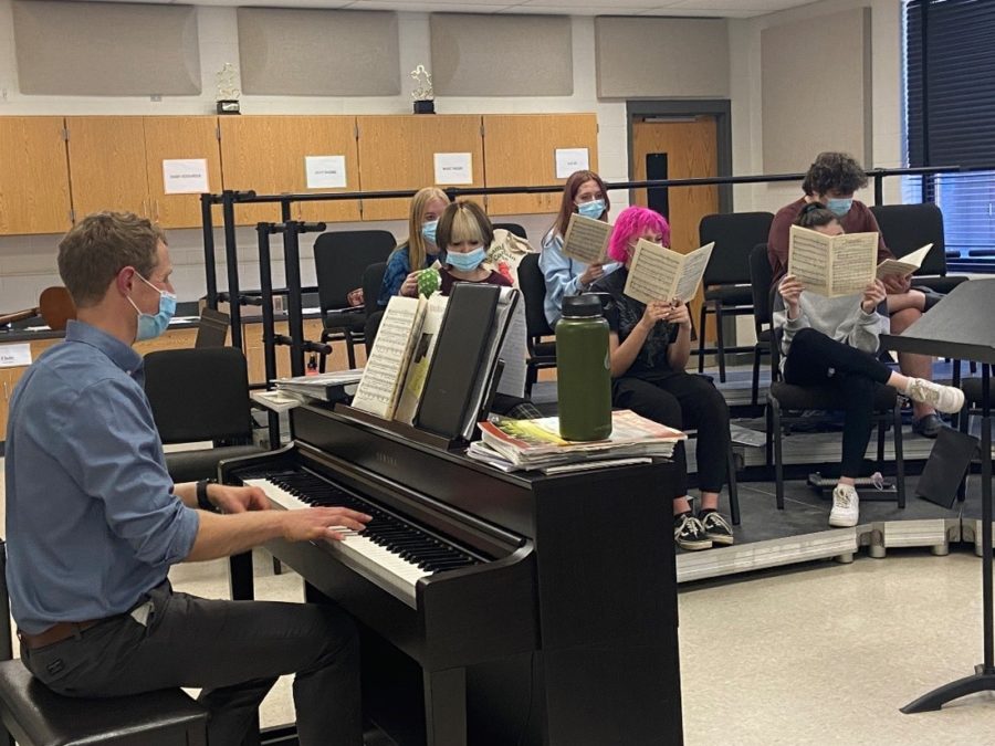 Mr. Sobel and Ella Casper (‘23), Haley Hamel (‘24), Tabatha Maenner (‘24), and Fiona Coulby (‘24), perform Old Abram Brown to celebrate Halloween with an odd and spooky tune.  