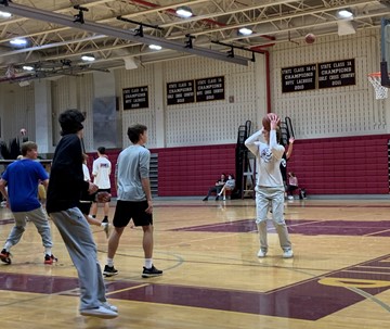 James Traynor (‘22) sinks a three pointer while guarded by Grayson Hammann (‘22). The Rec Ball players in Team Sports have been practicing for weeks in preparation for the season. 