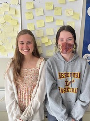 Katie Lowe (’22) and Rylee McDaniel (’22) pose for a picture during senior seminar. Lowe decided to stop wearing a mask on March 1st while McDaniel chose to continue wearing hers.