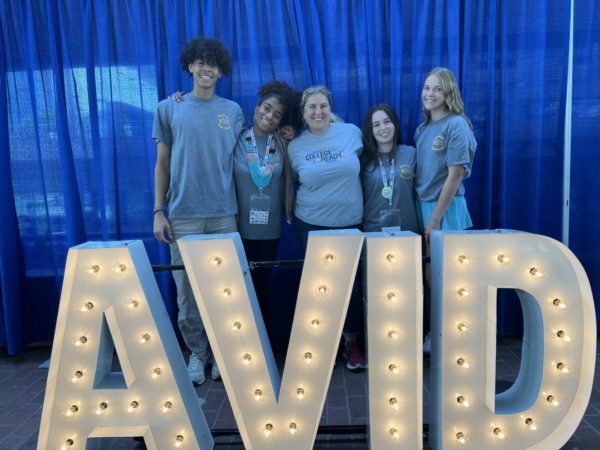 Jadon Gaines (‘24)(far left), Hereford alumni Sherise Atkins (center left), Mrs. Blama (middle), Rachel Holbrook (center right), and Grace Berquist (far right) show their Hereford pride at the AVID Summer Institute.